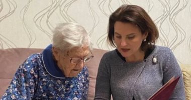 العالم هذا المساء.. مادورو يرقص من جديد فى شوارع كاراكاس متحديا ترامب.. ووفاة أكبر معمّرة فى روسيا والخامسة عالميا عن عمر ناهز 115 عاما.. تحويل السيارات إلى منصات مبهجة فى معرض أمريكى في تجربة بصرية مبتكرة