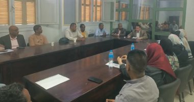 رئيس مدينة كوم أمبو الجديد يزيل 12 كشكا مخالفا