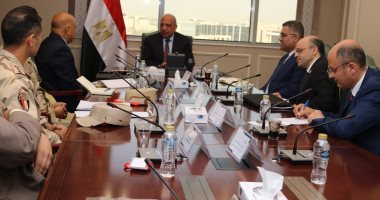 وزير الكهرباء يجتمع برؤساء المصرية للتعدين وجهاز الإشراف على مشروعات المحطات النووية 