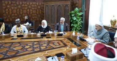 شيخ الأزهر يلتقى طلاب مدرسة الإمام الطيب ويشيد بحفظهم المتقن لكتاب الله