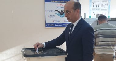 رئيس جامعة دمنهور خلال إدلائه بصوته الانتخابي: المشاركة واجب وطني