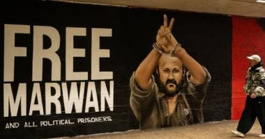 الزعيم الأكثر شعبية.. 200 شخصية ثقافية عالمية تدعو للإفراج عن مروان البرغوثى.. جارديان: إسرائيل تخشى قدرته على توحيد الفلسطينيين ودعم حل الدولتين.. ورسالة قديمة من مانديلا عن القائد الفلسطينى تعاود الظهور