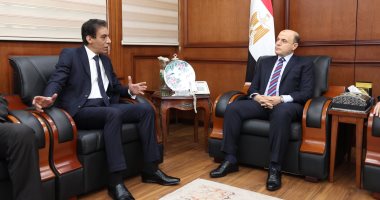 محافظ كفر الشيخ يستقبل مساعد وزير الخارجية للشئون القنصلية لبحث عدد من الملفات