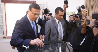 وزير الزراعة أثناء التصويت بإعادة النواب فى الإسكندرية: صوت المواطن أمانة 