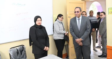 محافظ قنا يواصل جولاته الميدانية لمتابعة سير العملية الانتخابية لليوم الثاني