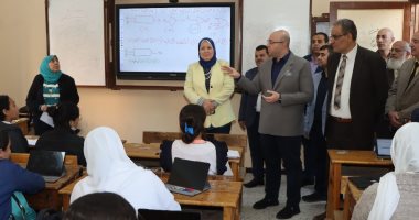 محافظ بنى سويف يتفقد مدرسة السيدة عائشة الثانوية لمتابعة انتظام الدراسة  