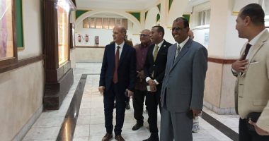 رئيس جامعة بنى سويف يشهد ختام المشروعات التطبيقية بالماجستير المهنى بكلية التجارة