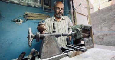 أحلى تحف مصرية.. خشب وعظام حيوانات بيتحولوا لتحف تخطف العين بلمسة واحدة