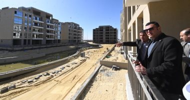 وزير الإسكان يتفقد مشروع مارينا 8 وتطوير الطريق الرئيسي لمدخل مارينا 5