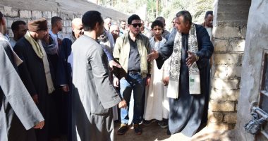 نائب محافظ سوهاج يزور الأحايوة شرق ويستمع لمطالب المواطنين.. صور