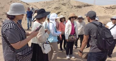 هوارة مش مجرد حجارة.. جولة سياحية عند هرم الفيوم الأكبر تكشف لغز القصر تحت الأرض.. 58 مترا فوق الرمال الطوب اللبن المكسى بالحجر الجيرى.. وبه تابوت وزنه يصل 110 أطنان يخلد عهد الملك امنمحات الثالث.. صور