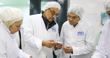 وزير قطاع الأعمال العام يتفقد شركة ممفيس للأدوية لمتابعة سير العمل والإنتاج