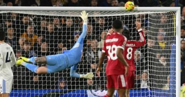 قوة وندية بين لاعبي ليدز ضد ليفربول