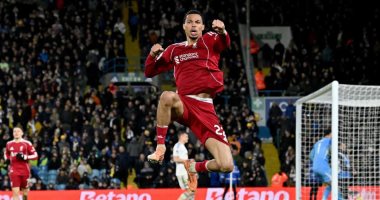 إيكتيكي يحتفل بهدفيه في مرمى ليدز