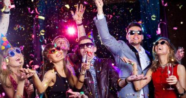 شركة أمريكية تكافئ موظفيها بسيارات بورش فاخرة ورحلات لجزر البهاما