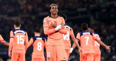 احتفال لامين يامال بهدف برشلونة الخامس