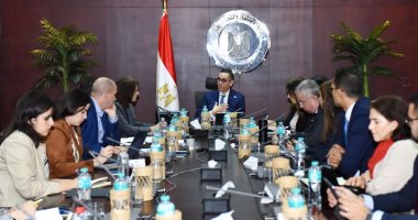  وزير الاستثمار مع بعثة صندوق النقد