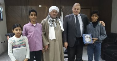 وكيل تعليم قنا يكرم طالبين لحصدهما ذهبية البطولة الدولية الكاراتيه