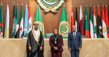 رئيس قطاع معامل مياه الإسكندرية تفوز بجائزة أفضل موظفة حكومية عربية