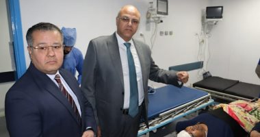 محافظ القليوبية يزور مصاب انهيار الشدة الخشبية بكفر الجزار 