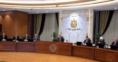 رئيس الوزراء خلال الاجتماع