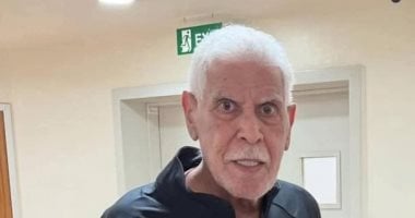 متابعة دورية لحسن شحاتة من الطاقم الطبى بعد عملية الـ13 ساعة