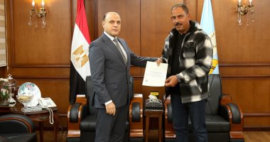 محافظ كفر الشيخ يسلم 7 عقود تقنين أراضى أملاك دولة للمستفيدين من المواطنين