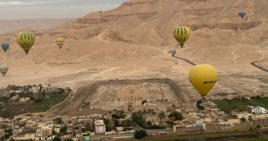 سماء غرب الأقصر تشهد عودة تحليق البالون الطائر بخروج 1800 سائح بـ 75 رحلة
