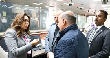 وزيرة التنمية المحلية تقيل رئيس حى النزهة بالقاهرة خلال جولة مفاجئة.. صور