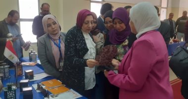 نائب رئيس جامعة بنها تفتتح معرض المنتجات الطلابية السنوي بكلية الهندسة ببنها