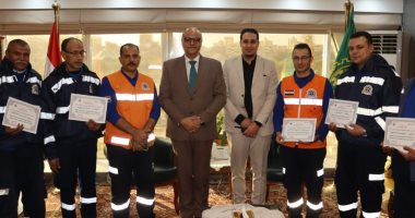 خلال التكريم للأطقم الإسعافية