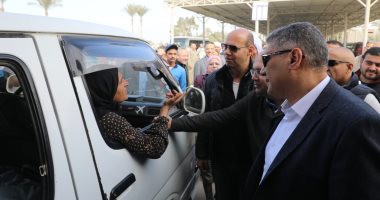 محافظ الجيزة يتابع سير العمل بموقف السرفيس الحضارى بالصف.. صور