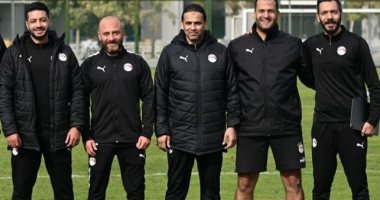 وائل رياض وجهاز منتخب الشباب يتابعون دورى 2007