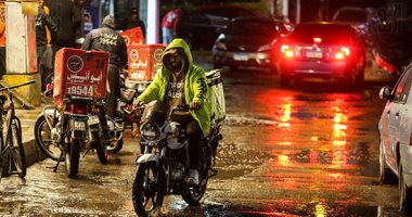 الداخلية تحذر: أثناء الأمطار التزموا بتعليمات المرور لضمان السلامة.. فيديو