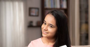 تفسير حلم الشعر الطويل بشكل متكرر.. تختلف تأويلاته حسب حالتك المزاجية