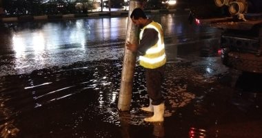 الصرف الصحى بالقاهرة الكبرى يواصل جهود رفع مياه الأمطار بعد تحذيرات الأرصاد