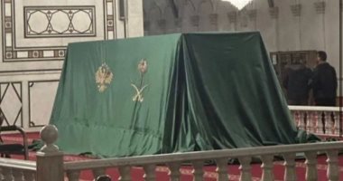 ولى العهد السعودى يهدى سوريا قطعة من الكعبة بمناسبة عيد التحرير