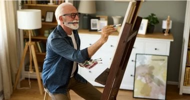 دراسة: ممارسة الهوايات الإبداعية تحافظ على صحة الدماغ لدى كبار السن