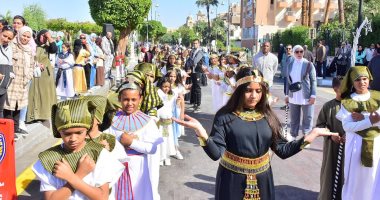 كرنفال شعبي وفرعونى مبهج على كورنيش النيل إحتفالاً بالعيد القومى