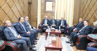 وزير العدل يؤدى واجب العزاء فى قضاة المنيا