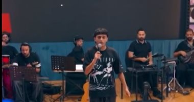 كان خايف وهو بيغنى.. تحكيم كاستنج يتدخل لتشجيع متسابق: قول تانى ولا يهمك