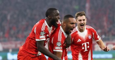 لاعبو بايرن ميونخ يحتفلون بهدف في مباراة سابقة