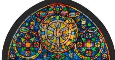 بسبب ارتفاع تكلفة الصيانة.. كنيسة كانساس تعرض نافذة تيفانى للبيع