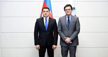 وزير الثقافة يلتقى نظيره الأذربيجانى لبحث آليات تعزيز التعاون بين البلدين