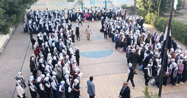 تعليم قنا يفعل رحلات الأتوبيس الطائر بجولات ميدانية