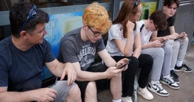 ثلث المراهقين يستخدمون AI يوميا.. كيف يتعامل الشباب مع الذكاء الاصطناعى؟