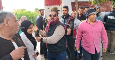 رغم سوء الطقس.. إقبال كبير للمواطنين على لجان انتخابات مجلس النواب بالبحيرة