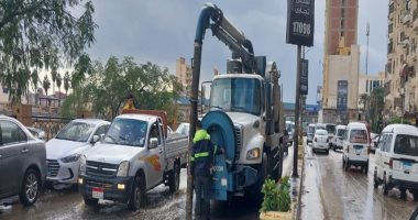 مياه القليوبية تنشر المعدات للتعامل مع تجمعات مياه الأمطار وترفع حالة الطوارئ