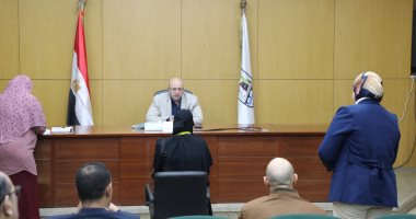 محافظ بنى سويف يلتقى المواطنين ويوجه بحلول وإجراءات لمشكلاتهم واحتياجاتهم