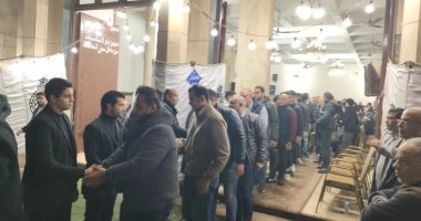 أسرة الفنان سعيد مختار تتلقي العزاء